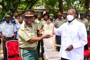 Brig Gen Francis Chakwiya from Zimbabwe National Defence University presents a gift to President Museveni after an opportunity lecture at State