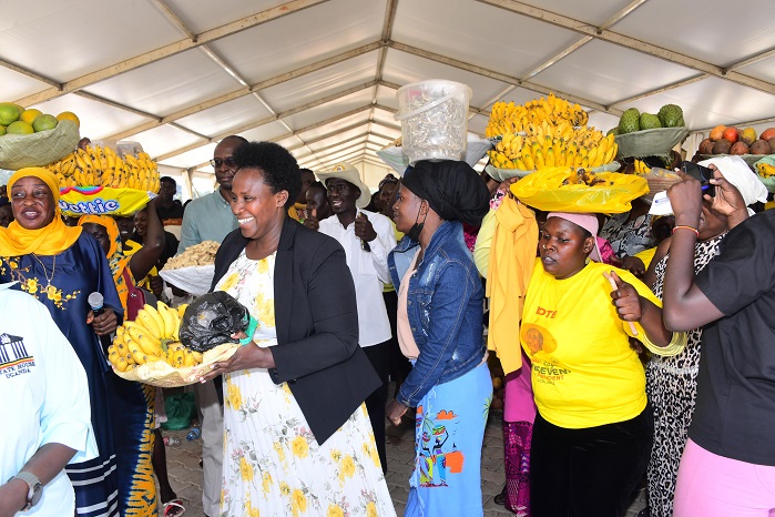 Museveni capitalises hawkers7