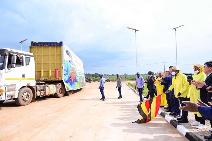 President Museveni accompanied by First Lady Janet Museveni flags off Uganda's first batch of chili containers to the Chinese market during a function held at Namasagali on Thursday. PPU Photochina8