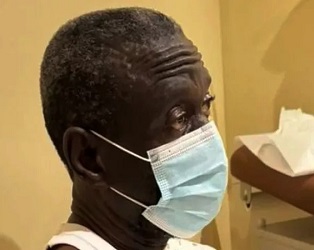 Kiiza Besigye readmitted
