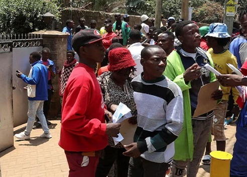 Burundians flee
